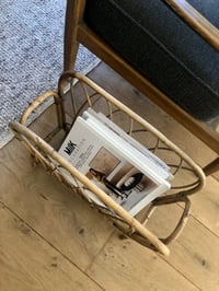 Image 4 of Porte revue rotin vintage