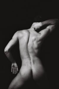 Léo - Black and White back