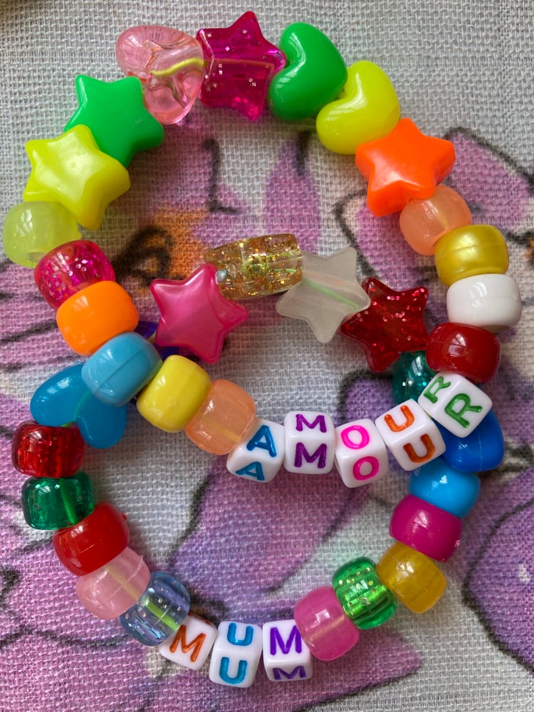Image of Bracelets élastiques en perles multicolores à messages 