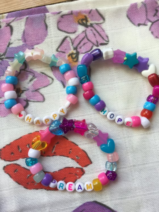 Image of Bracelets en perles colorées 