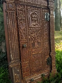 Image 2 of Miniature Narnia wardrobe