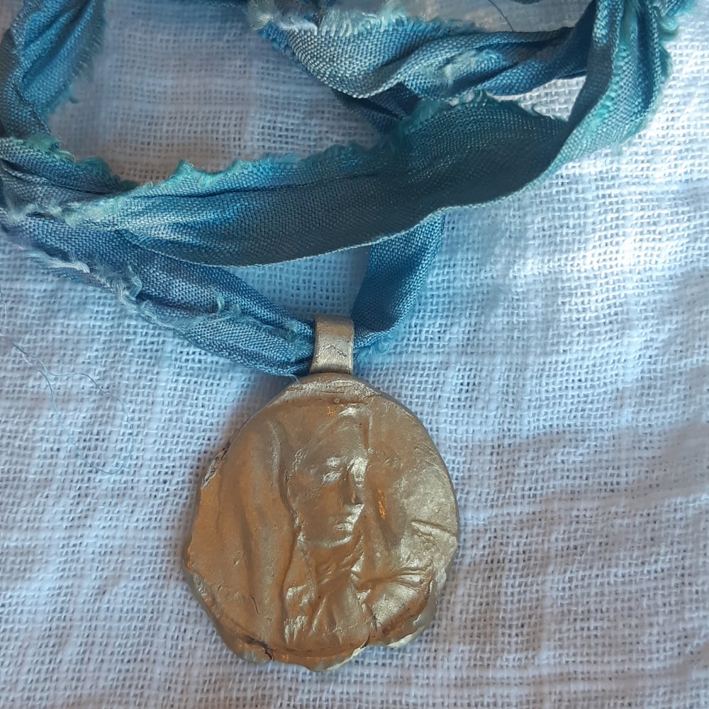 Image of Medalla de la Virgen de la Soledad