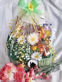 Green Thumb gardeners basket with handmade chocolates