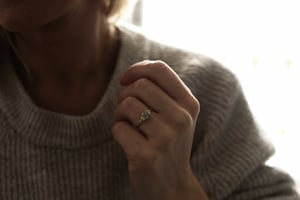 Image of 18ct gold hexagonal rose-cut grey diamond ring (IOW175)