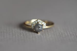 Image of 18ct gold hexagonal rose-cut grey diamond ring (IOW176)