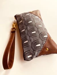Image 3 of B&W arches wristlet