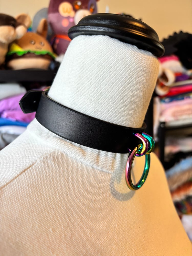 Image of Rainbow O-Ring Black Leather Collar