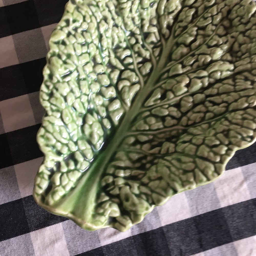 Image of  Cabbage leaf plate 