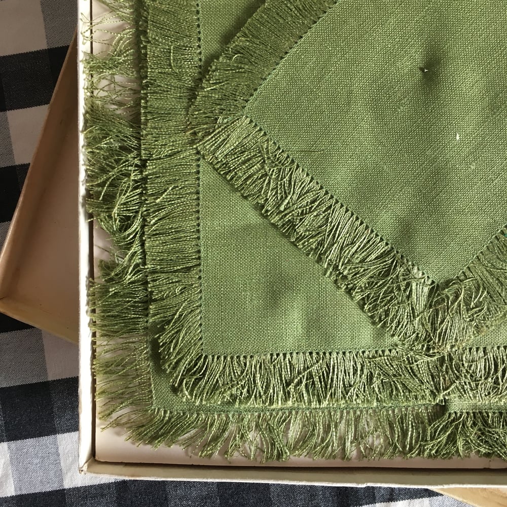 Image of Forest green linen table set 