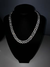 "Pretty in diamonds" Baguette chain