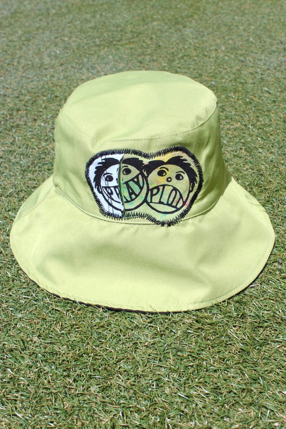 the 2 sides bucket hat in green 