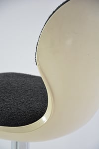 Image 4 of Chaises Space Age bouclette noire