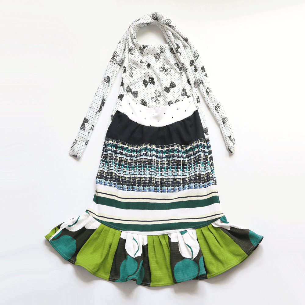 Image of bows vintage fabric 8/10 halter dress sundress green black and white courtneycourtney