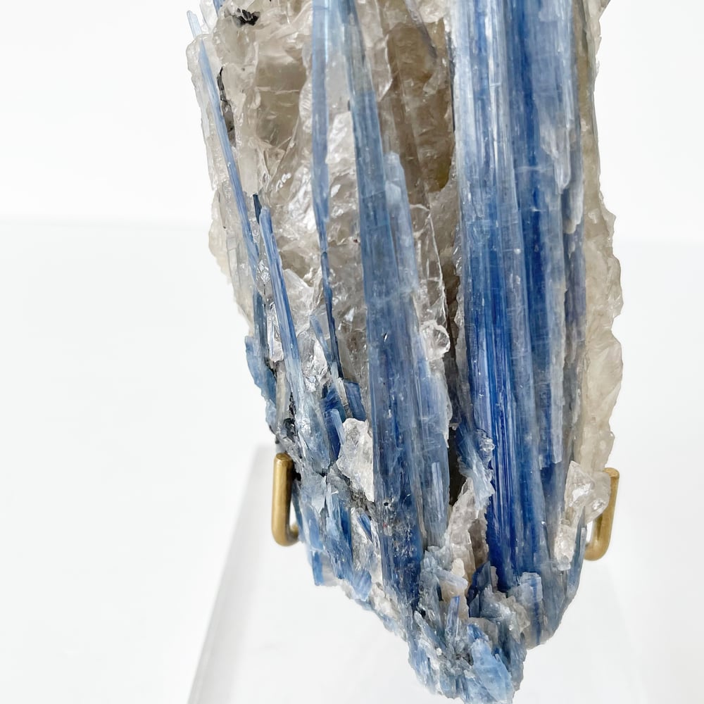 Image of Blue Kyanite no.33 + Lucite and Brass Stand