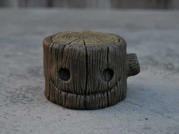 Image of LARGE HAPPY STUMP