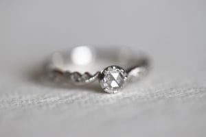 Image of Platinum 4.0mm rose-cut diamond ring (IOW196)