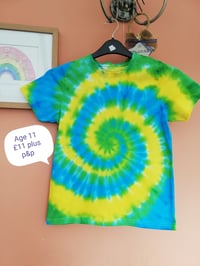 Yellow, green, turquoise spiral T age 1-12