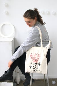 Image 5 of Tote bag vase et végétaux