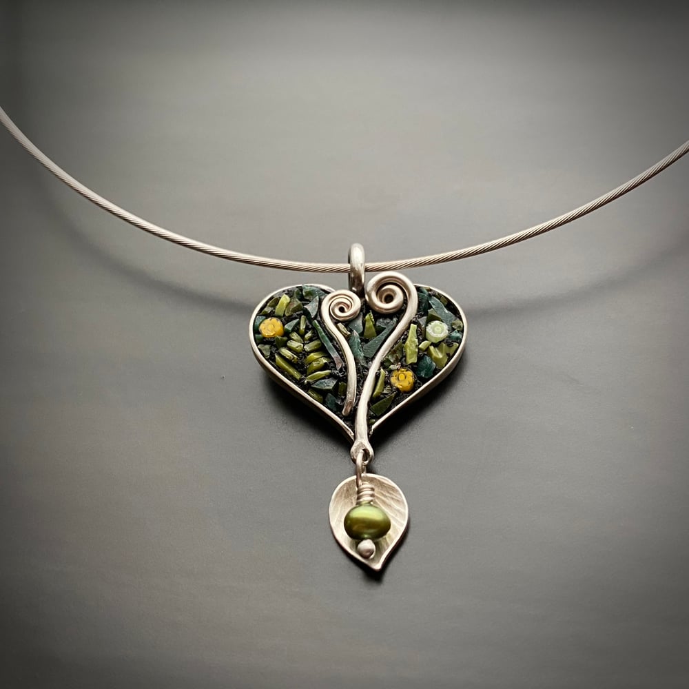 Image of Fiddlehead Heart with Pearl and Leaf Drop