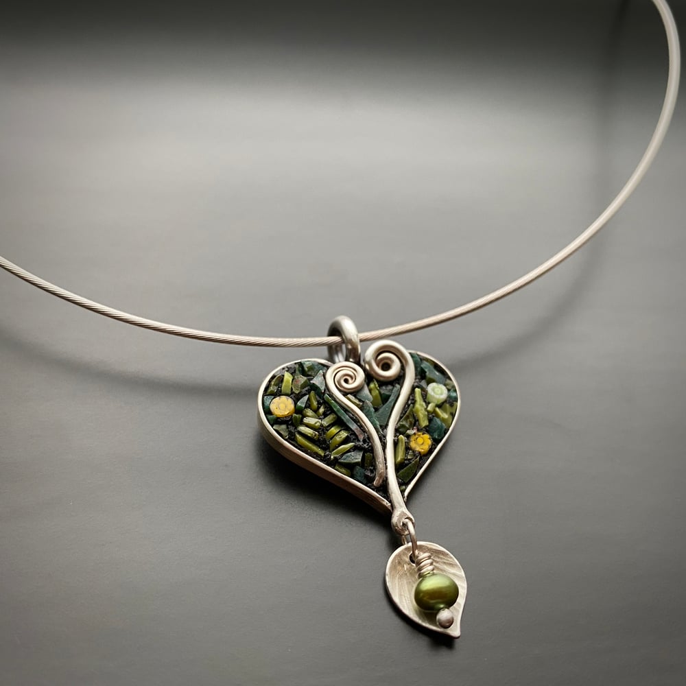 Image of Fiddlehead Heart with Pearl and Leaf Drop