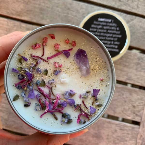 Image of Lychee & Guava candle w/ Amethyst 