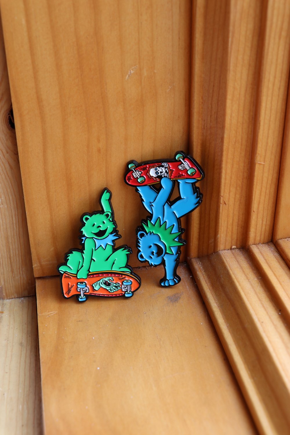 Old School Skateboard Bears pin set