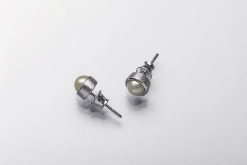 Image of Silver earrings with pearls