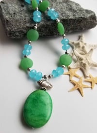 Image 3 of Tahitian Tropics Necklace – Kelly Green and Aqua