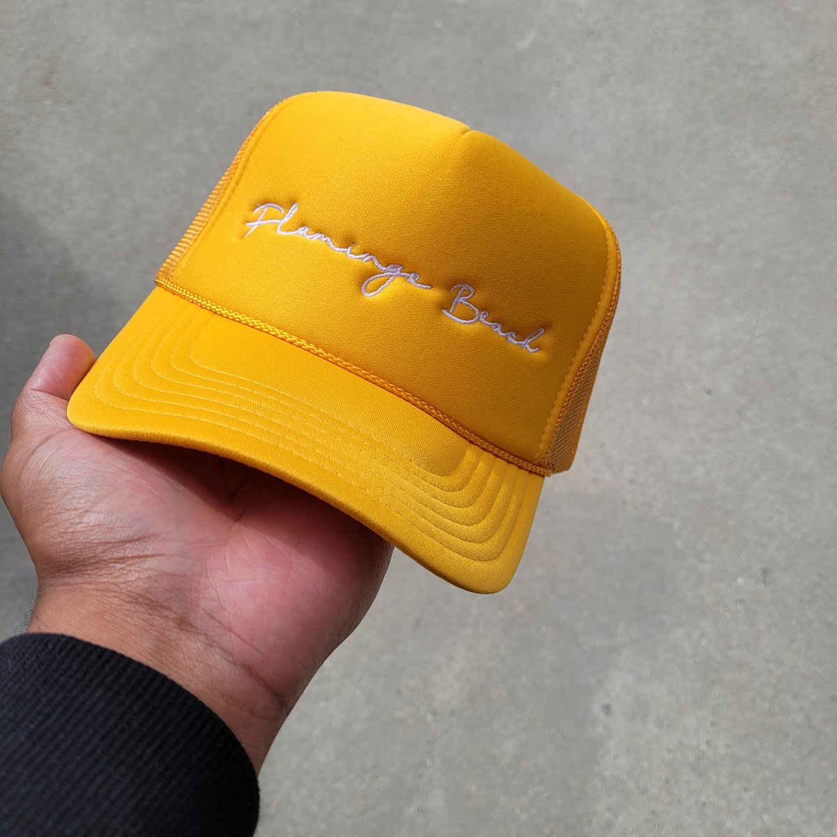 Flamingo Beach trucker hat(gold)
