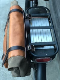 Image 4 of Saddle bag in waxed canvas leather Super73 E-bike bag Motorcycle bag Bicycle bag in waxed canvas and