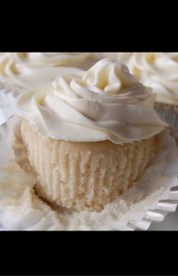 Image 1 of Almond Vanilla Cupcake (1 ct.)