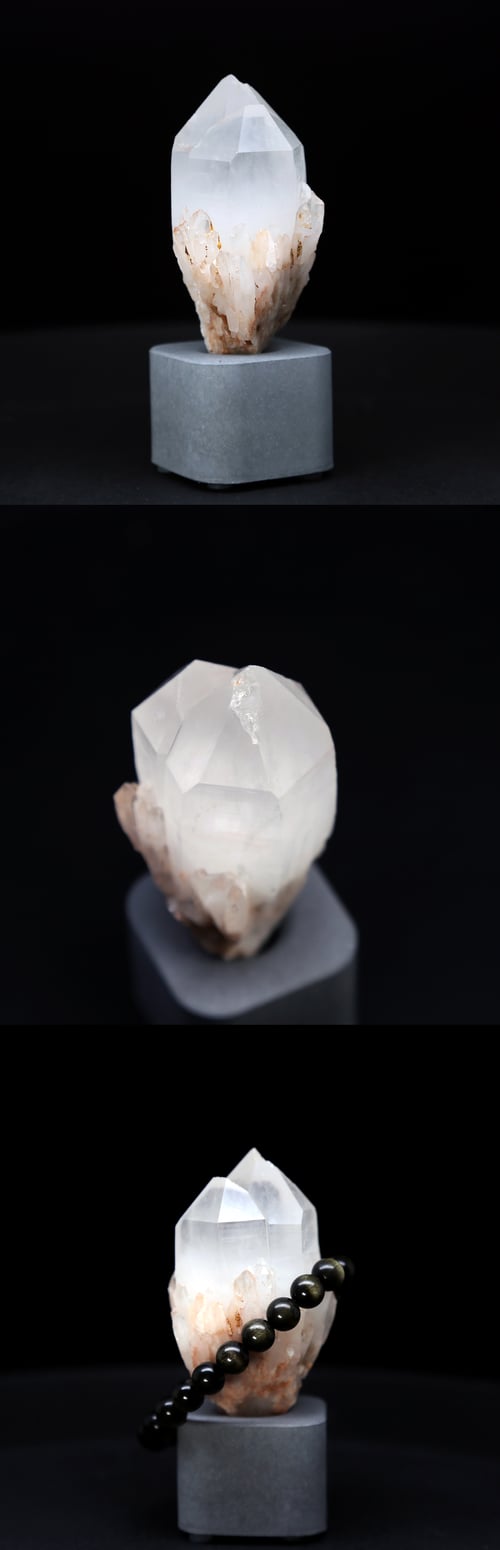 Image of 紅皮菠蘿側芽 雙生晶簇 | W.H.