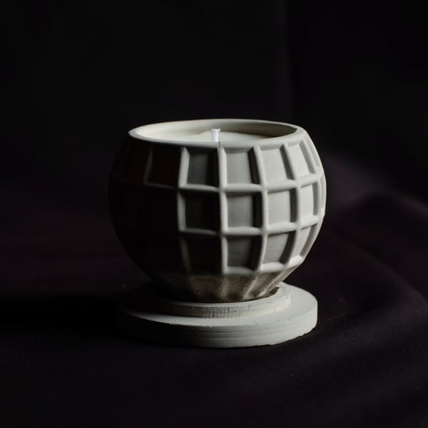 Image of SEWNSEWN - Flamie Candle (Plaid)