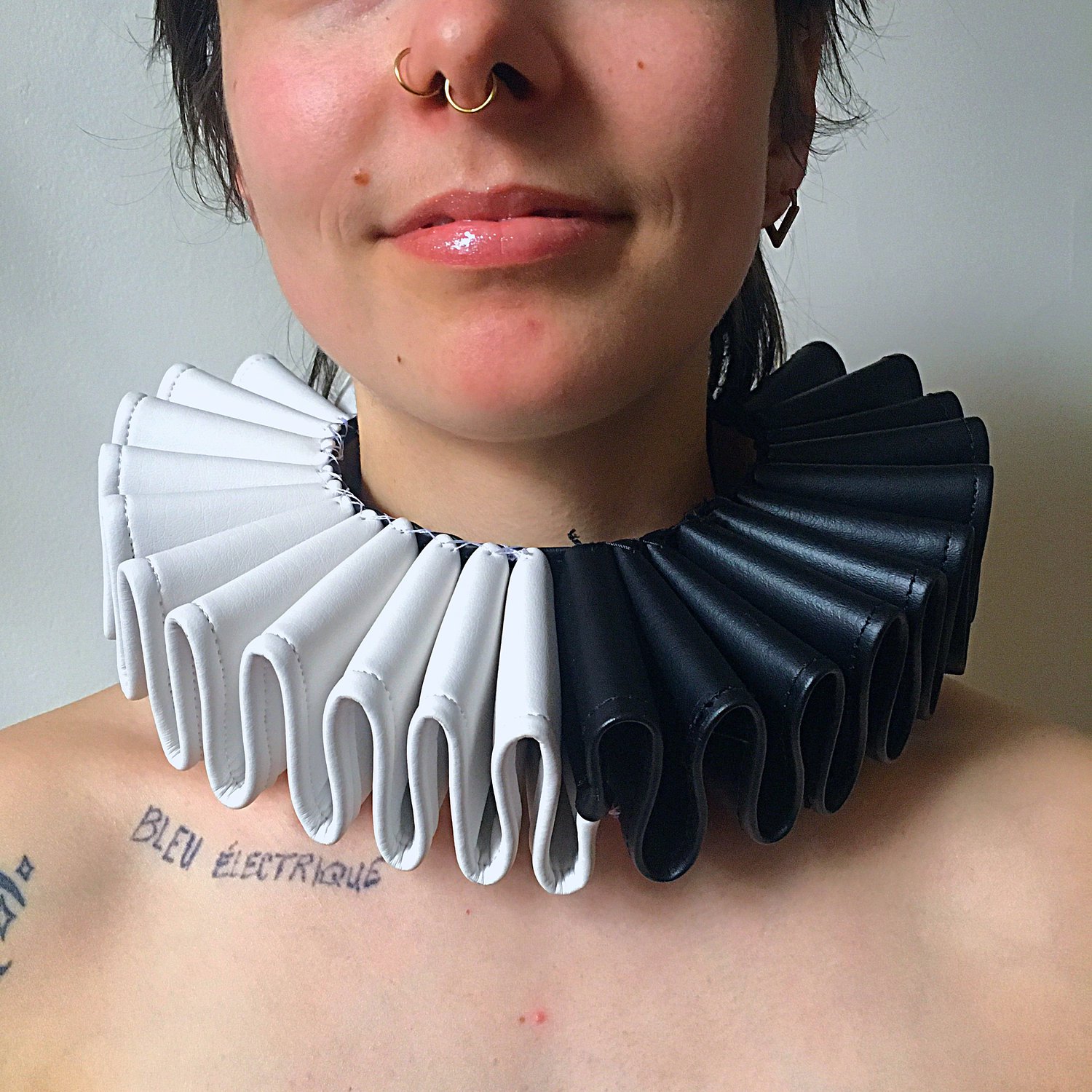 vegan leather clown collar [black//white]