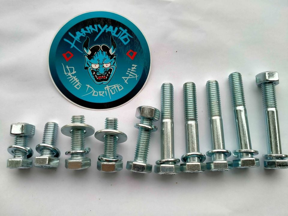 Image of RB20 RB25 RB30 manual gearbox bolts