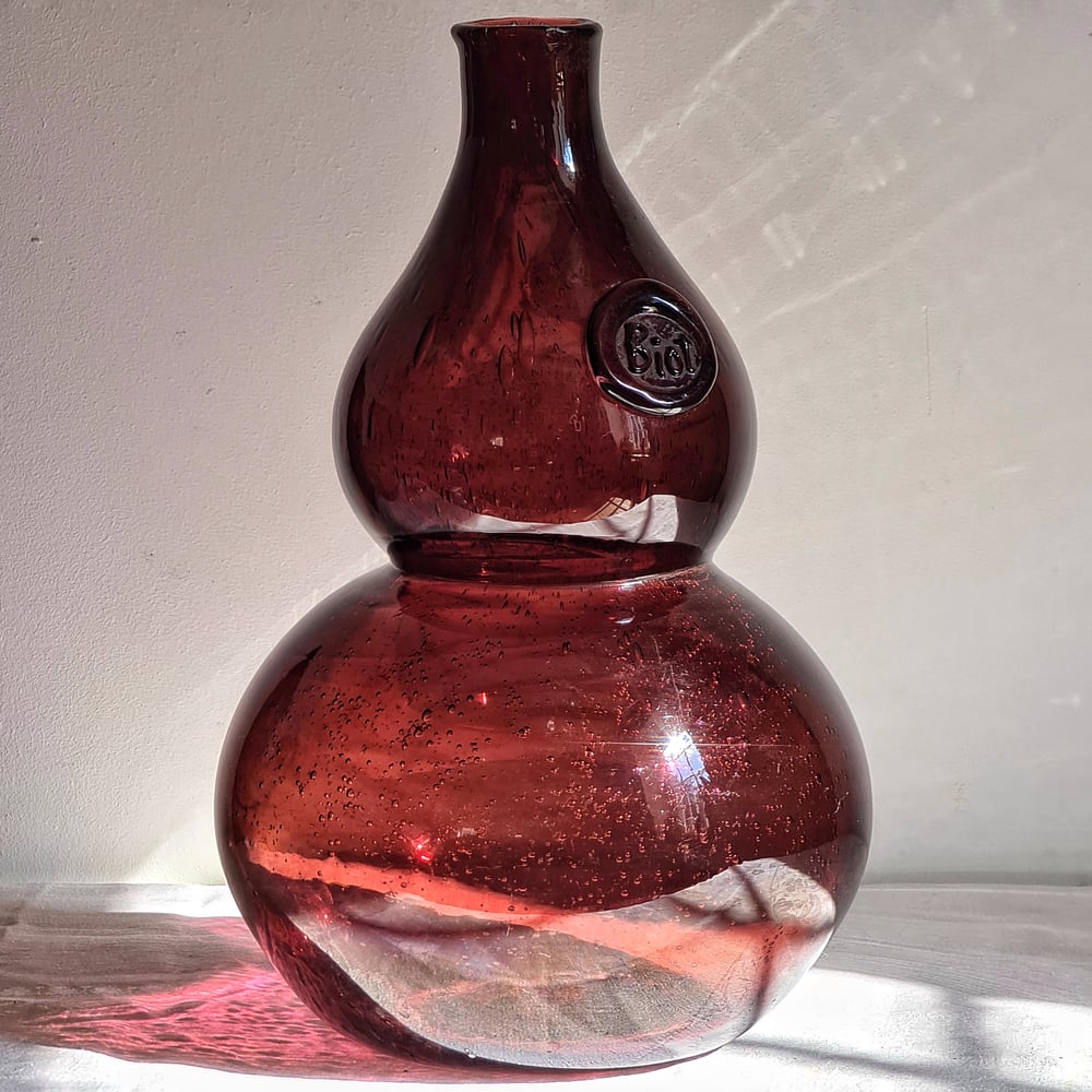 Ancien grand vase en verre bullé de Biot aubergine