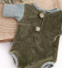 Image 3 of Newborn boys bodysuit Amir | green