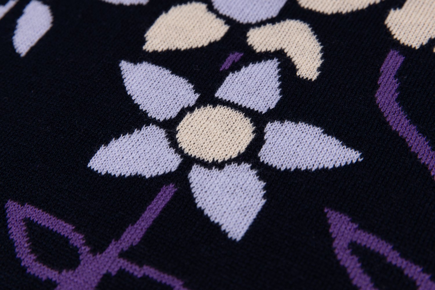 Image of ATR RGLR FLORAL SWEATER NAVY