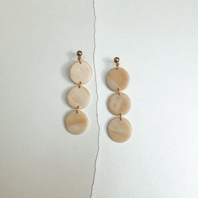 Kaceys in "Alabaster"