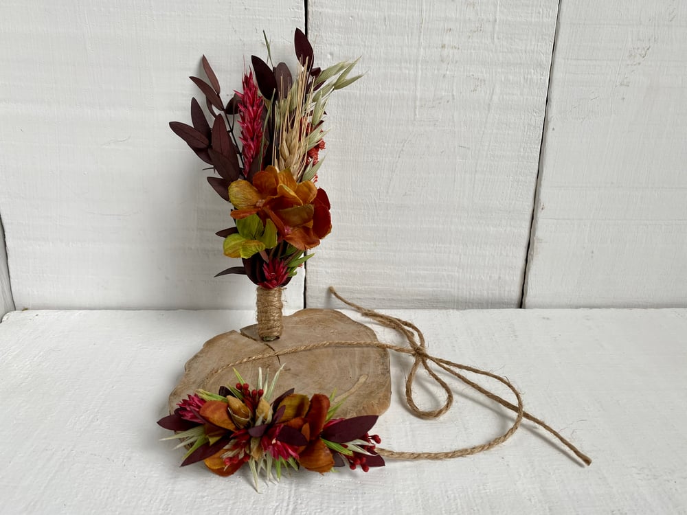 Image of Autumn posing bouquet and tieback 