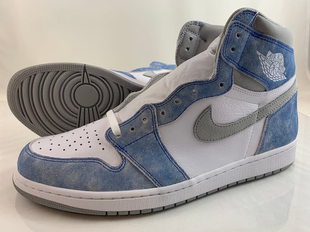 Image of Air Jordan Retro I High OG "Hyper Royal" 555088-402