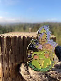 Image 1 of LE Butterfly Froggo