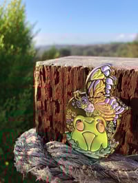 Image 3 of LE Butterfly Froggo