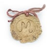 Medallón con letra personalizable (M)