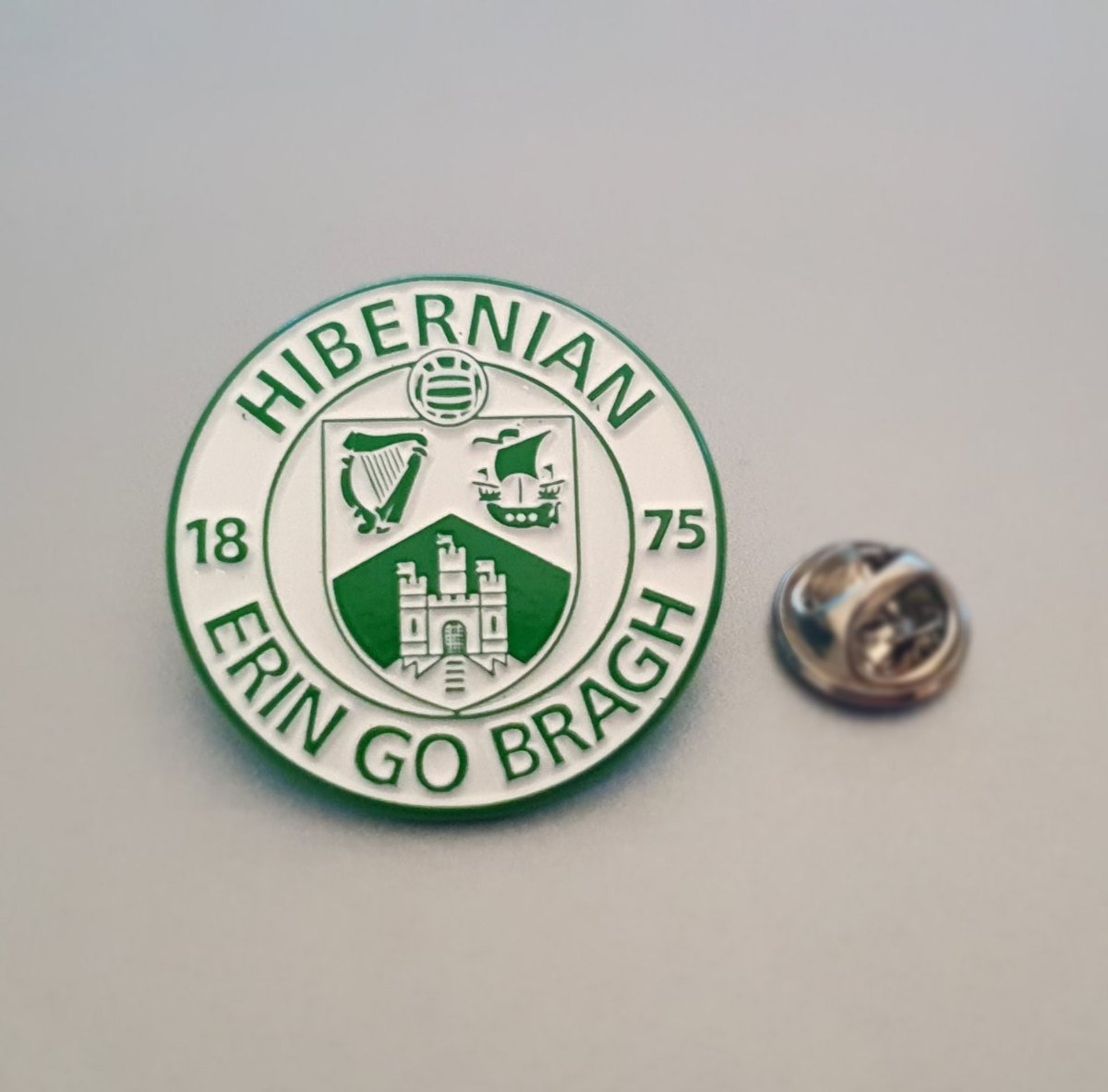Hibs, Hibernian, Erin Go Bragh 30mm Football Pin Badges Various colours.