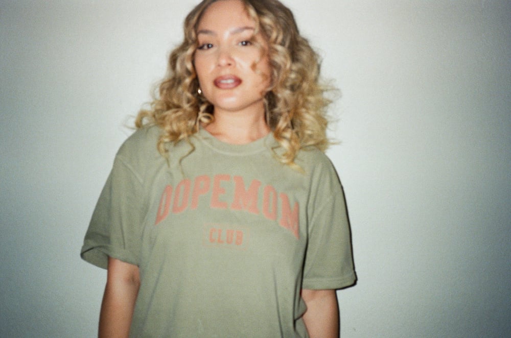 Image of NEUTRALS DOPEMOM CLUB TEE (PRE-ORDER) 