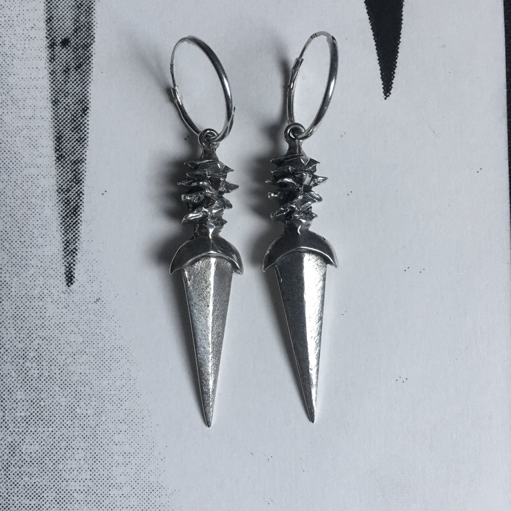 Image of  IMPOSSIBLE CINQUEDEA DAGGER - EARRINGS