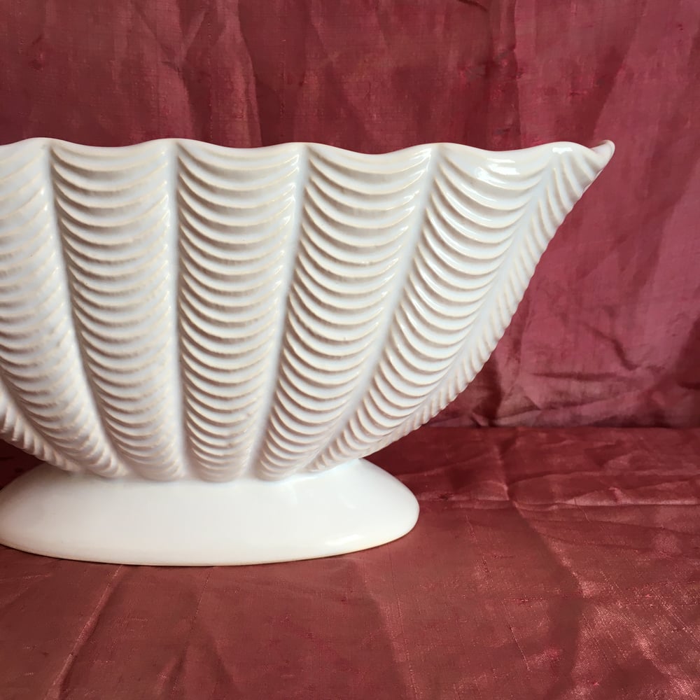 Image of Dartmouth ripple Mantle vase 