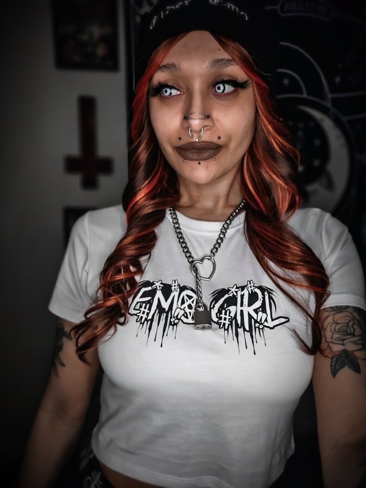 Image of EMO GIRL CROP WHITE