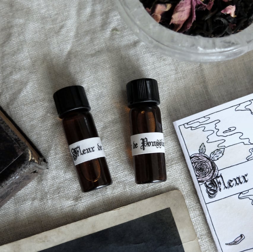 Image of FLEUR DE POUSSIÈRE. PERFUME & POTION SAMPLE ↟ organic anointing oil - incense, patchouli, rose